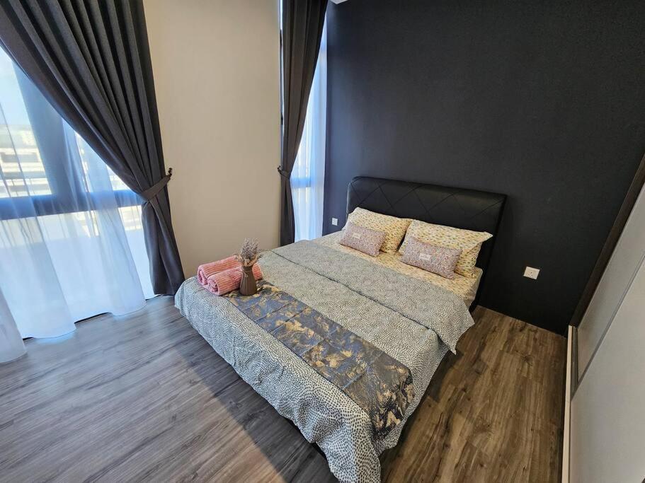Lovely Podium Cityview 3Bedroom With Pool A2 Kuching Exterior photo