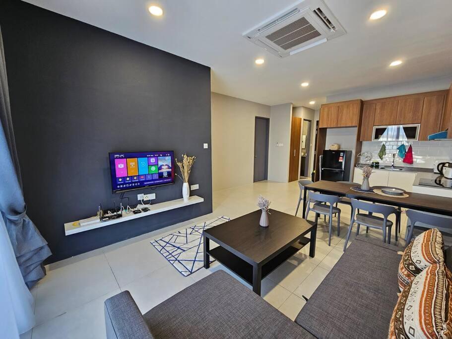Lovely Podium Cityview 3Bedroom With Pool A2 Kuching Exterior photo