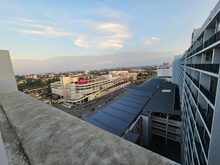 Lovely Podium Cityview 3Bedroom With Pool A2 Kuching Exterior photo