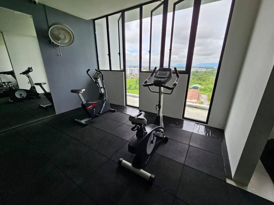 Lovely Podium Cityview 3Bedroom With Pool A2 Kuching Exterior photo