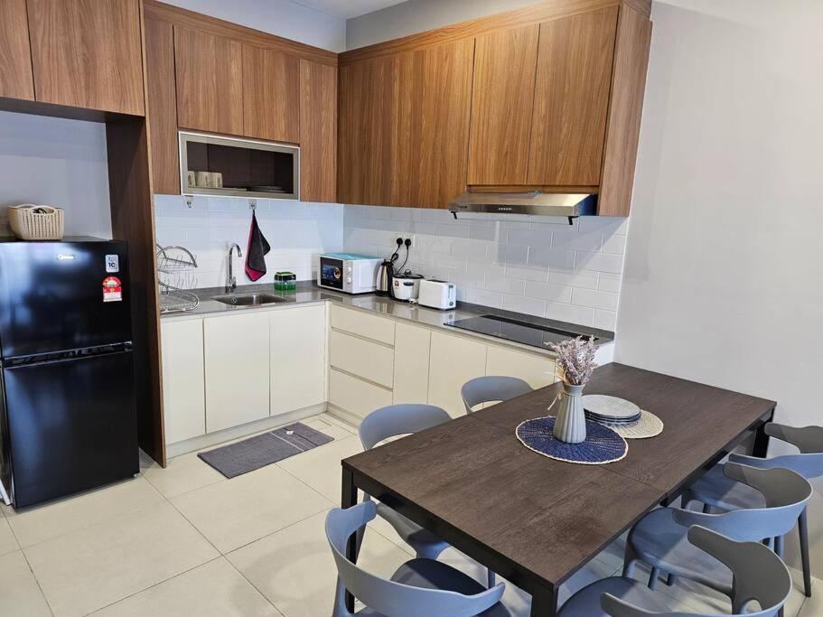 Lovely Podium Cityview 3Bedroom With Pool A2 Kuching Exterior photo