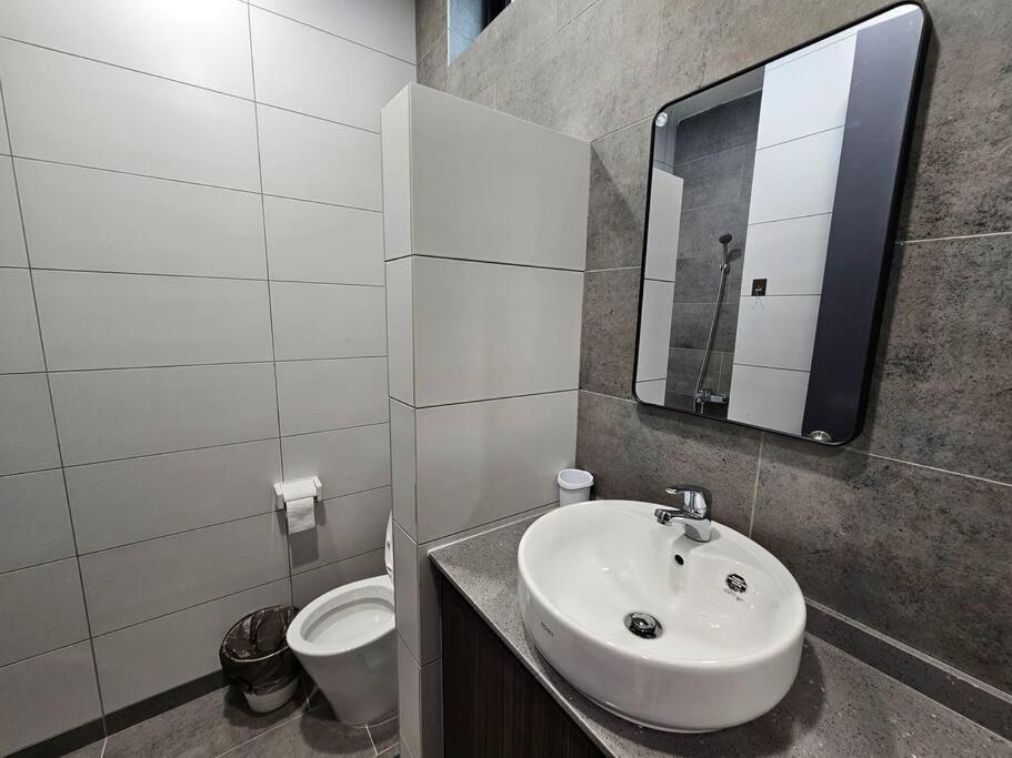 Lovely Podium Cityview 3Bedroom With Pool A2 Kuching Exterior photo