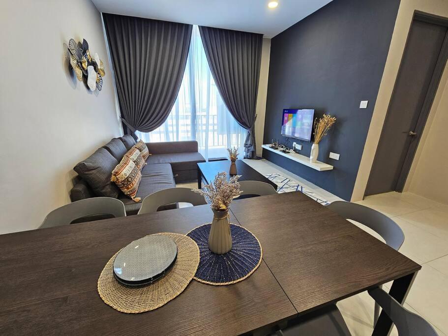 Lovely Podium Cityview 3Bedroom With Pool A2 Kuching Exterior photo